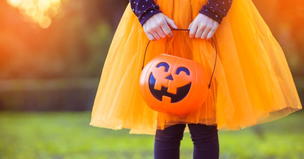 Las brujas toman las calles de muchos países este sábado de Halloween o "noche de brujas".